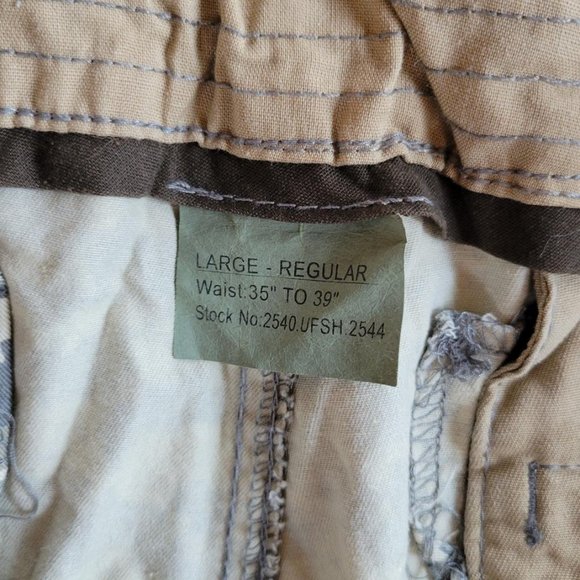 Rothco Digital Camo Cargo Shorts - Men's Large/Regular 36-39" - Picture 4 of 5